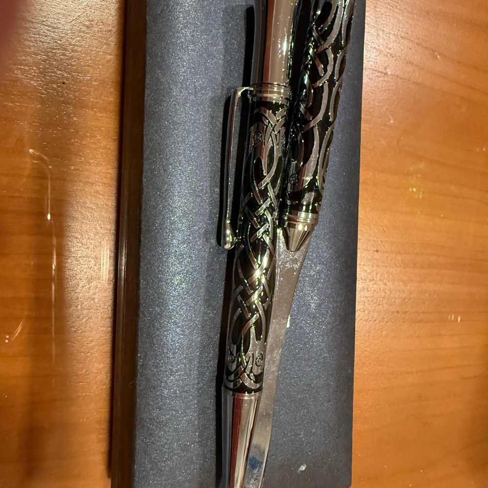 Gold Pen Set - Picture 2 of 3